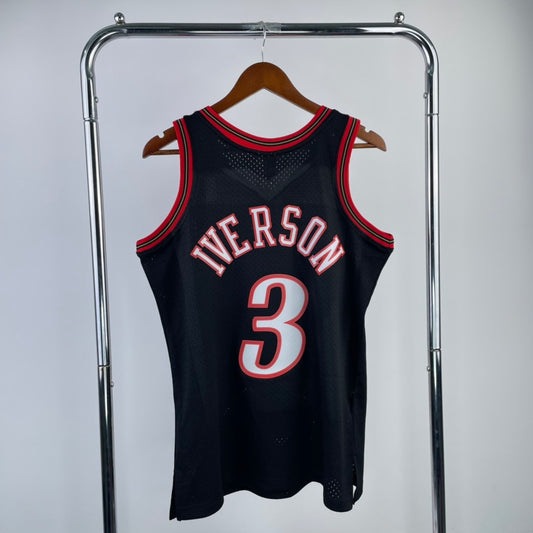 Camiseta negra de los Sixers